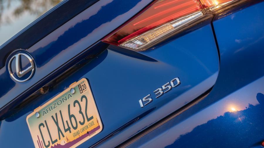 Детали экстерьера Lexus IS350 F-Sport (XE30) 2016 года  (NA) (фото 20 из 32)